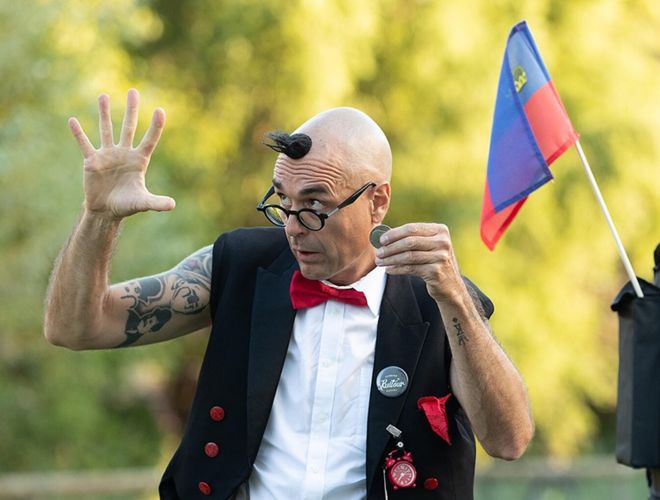 Magic for young and old by “Zauberfuzzi” alias Albi B&uuml...