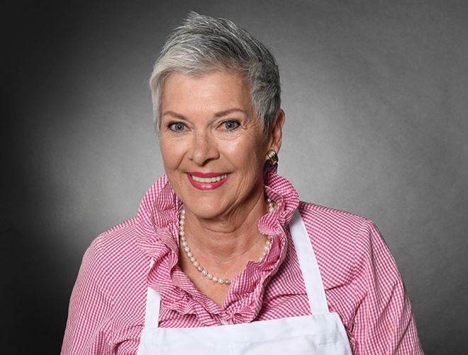 Cooking the Liechtenstein speciality dish "Käsknöpfle&q...